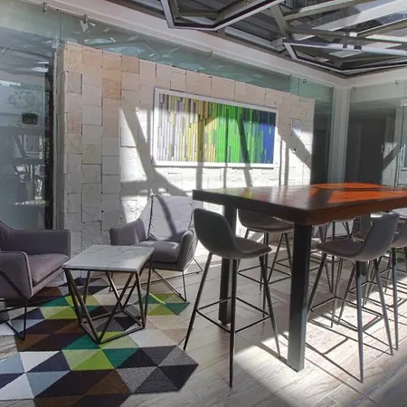 Avida - Stunning Rooftop Pool And Jacuzzi-2